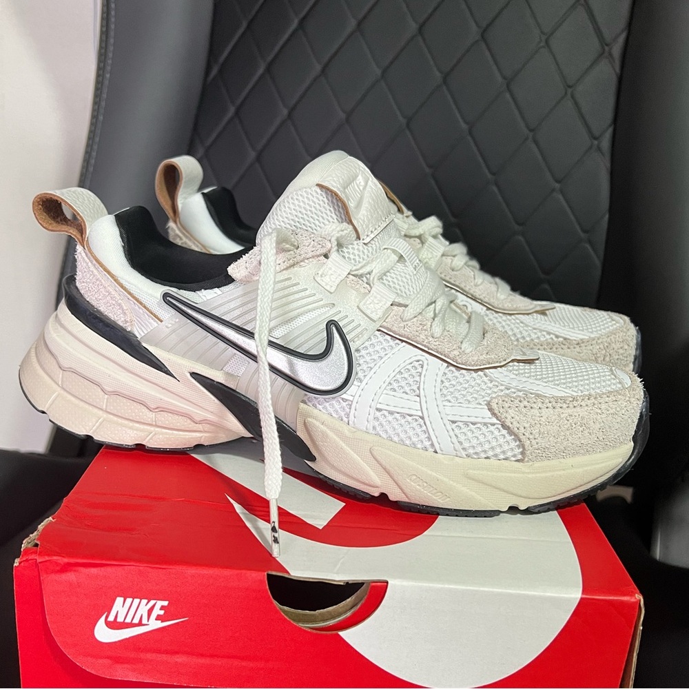 Nike V2k Running Shoes